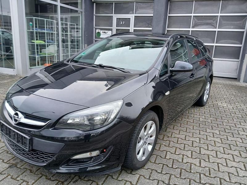 Gebraucht Opel Astra Edition 110 PS (80 kW) 2014 Schwarz Kombi