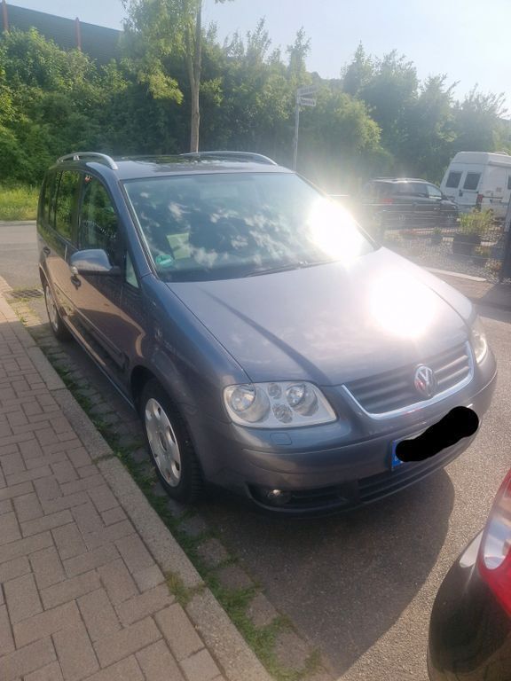 Grau Gebraucht 2005 VW Touran Van / Kleinbus | 2.200 € (Guter Preis) - Bild 1/4