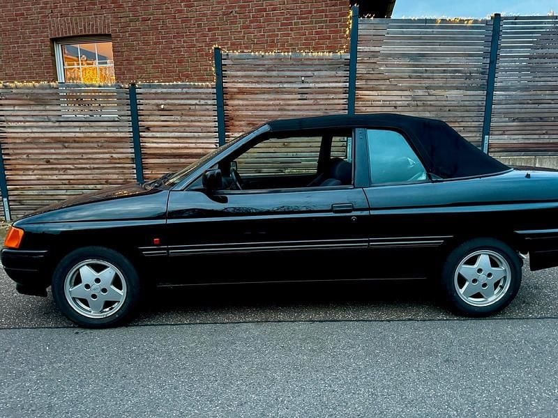 Gebraucht Ford Escort Cabriolet 105 PS (77 kW) 1991 Schwarz Cabrio