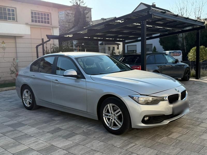 Gebraucht BMW 318 136 PS (100 kW) 2015 Silber Limousine