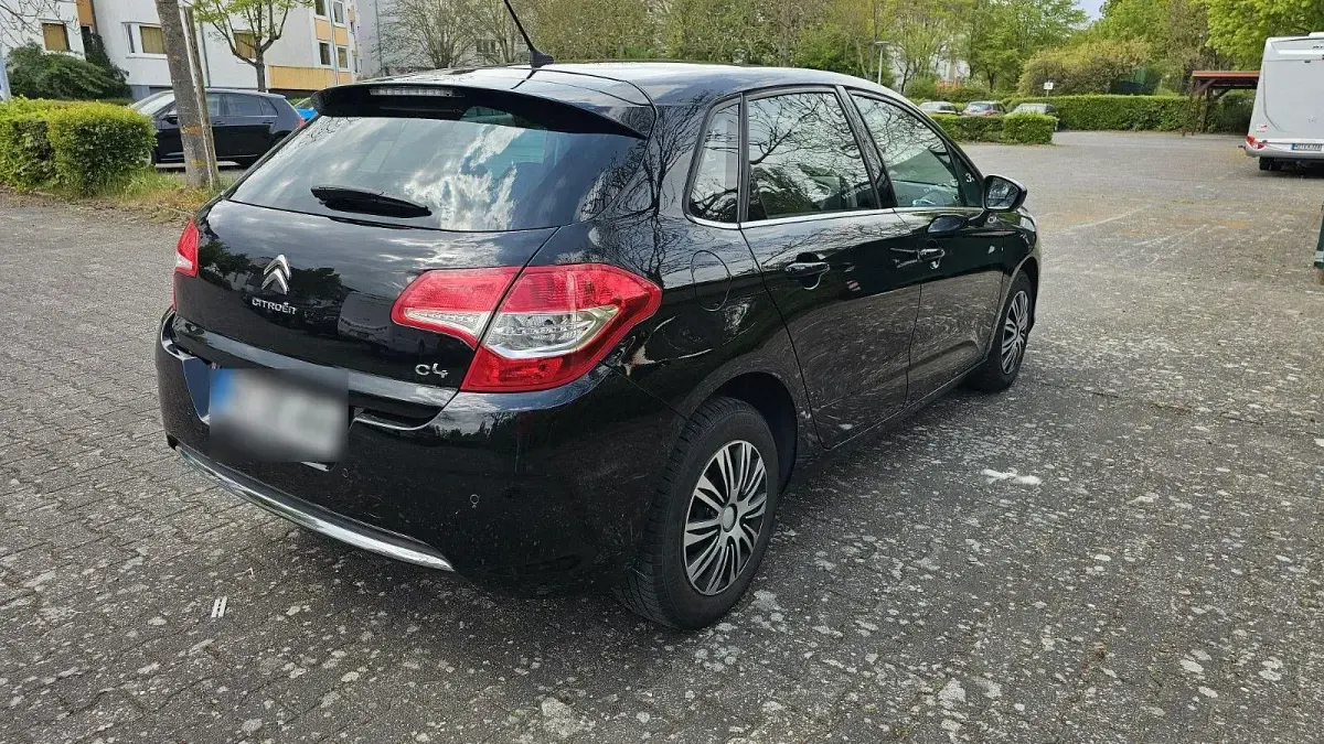 Używany Citroën C4 Tendance 120 KM (88 kW) 2013 Czarny Sedan/Limuzyna