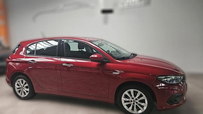 Rot metallic Gebraucht 2017 Fiat Tipo Lounge | 9.920 € (Guter Preis) - Bild 1/4