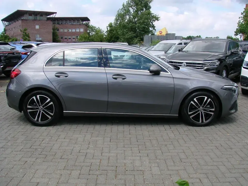 Gebraucht Mercedes A200 Progressive 150 PS (110 kW) 2025 Mountaingrau Limousine