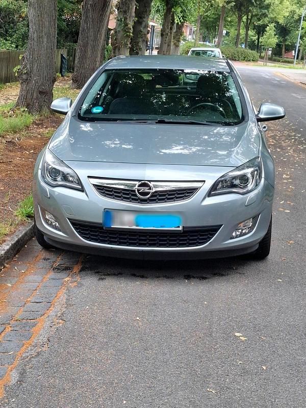 Grau Gebraucht 2010 Opel Astra Limousine | 6.600 € (Fairer Preis) - Bild 1/4