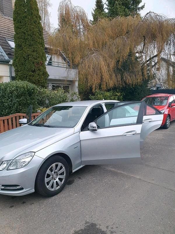 Gebraucht Mercedes E200 136 PS (100 kW) 2010 Grau Limousine