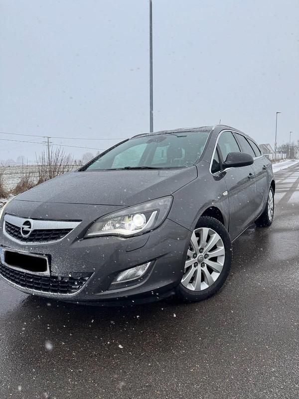 Gebraucht Opel Astra Innovation 180 PS (132 kW) 2011 Grau Kombi