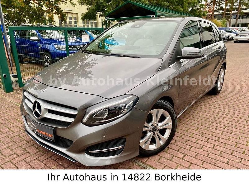 Grau Gebraucht 2017 Mercedes B220 Van / Kleinbus | 13.490 € (Guter Preis) - Bild 1/4