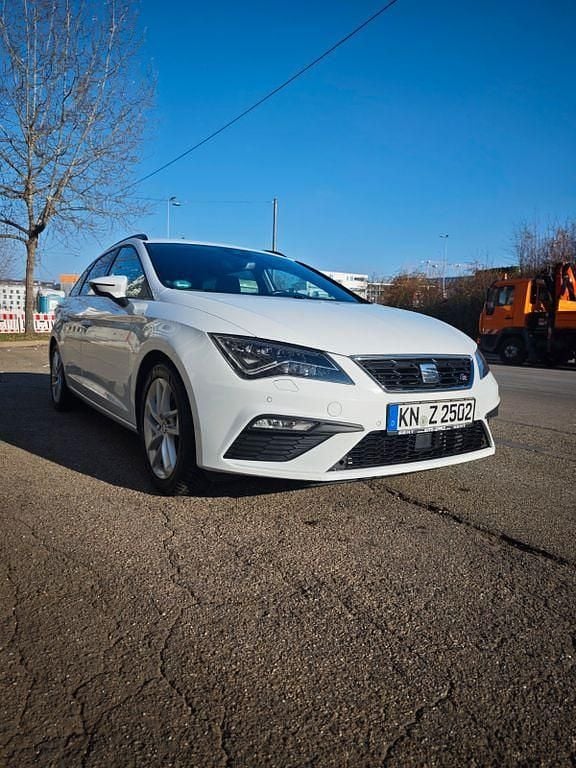 Weiß Gebraucht 2018 Seat Leon ST FR Kombi | 20.600 € (Etwas zu teuer) - Bild 1/4