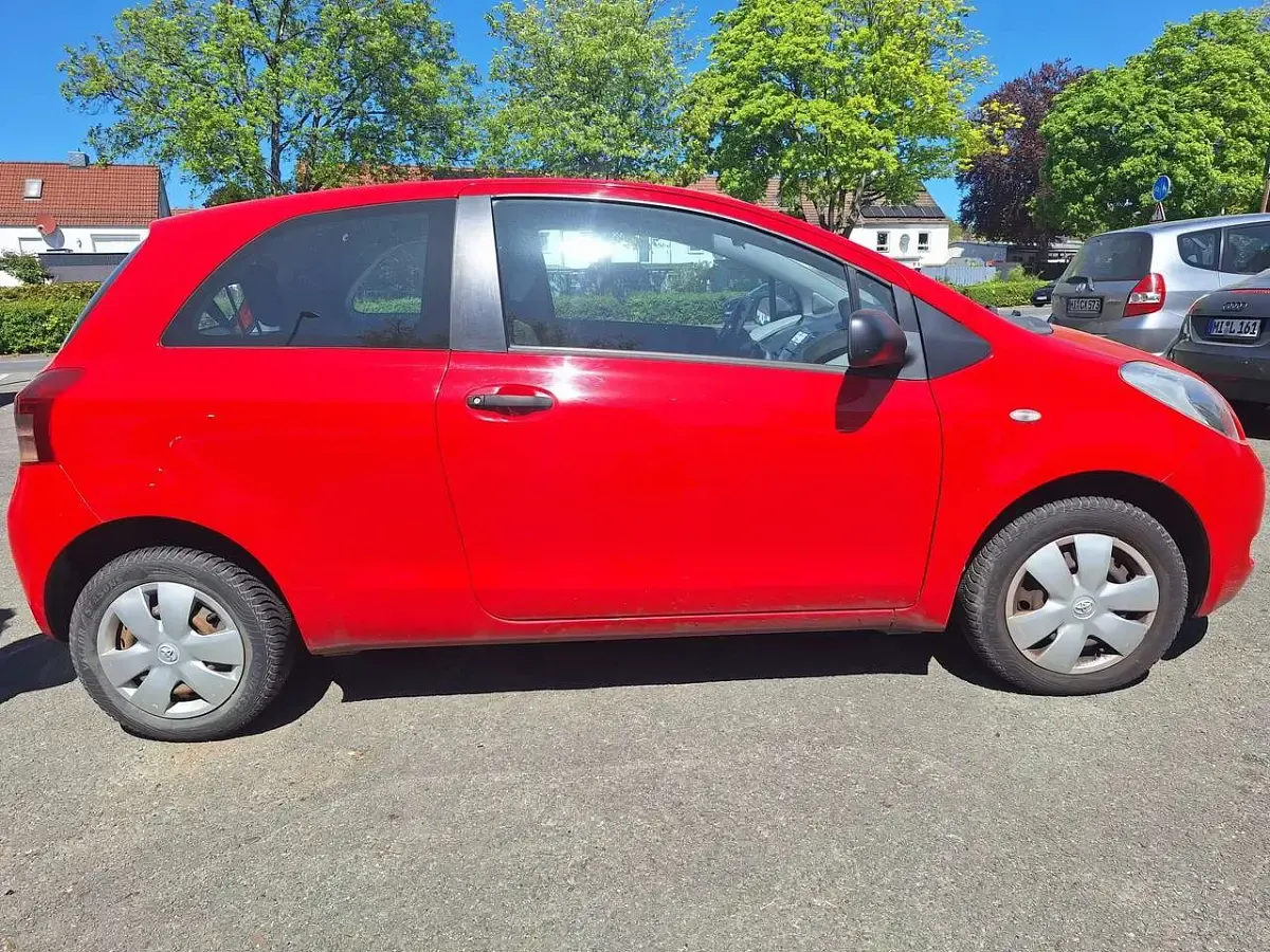 Gebraucht Toyota Yaris Basis 69 PS (50 kW) 2008 Super red 5 Kleinwagen