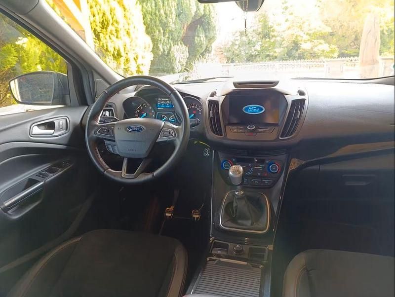 Schwarz Gebraucht 2018 Ford Kuga ST-Line SUV | 11.900 € (Guter Preis) - Bild 1/4