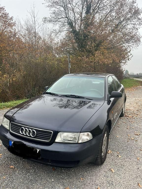 Blau Gebraucht 1996 Audi A4 Basis Limousine | 900 € (Superpreis) - Bild 1/4