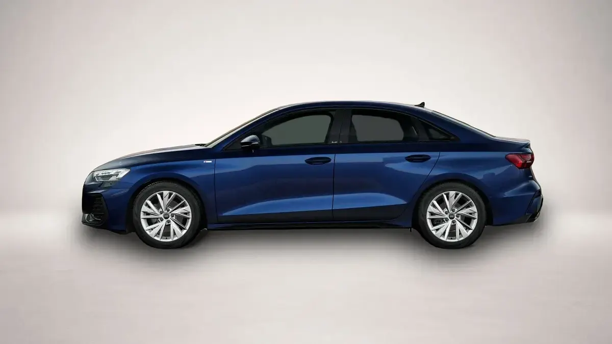Gebraucht Audi A3 S-Line 116 PS (85 kW) 2025 Navarrablau metallic Limousine