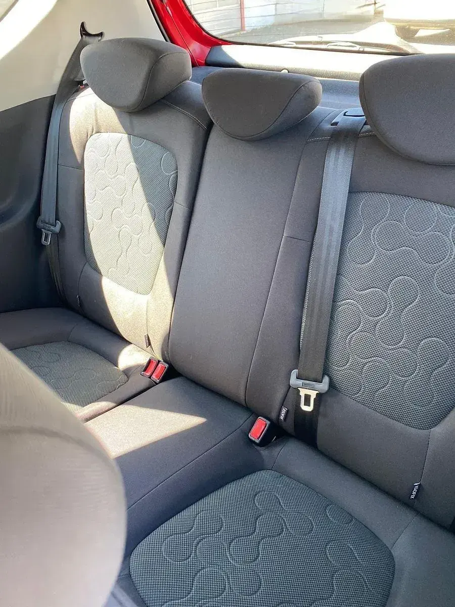 Gebraucht Hyundai i20 Classic 77 PS (56 kW) 2010 Rot Kleinwagen