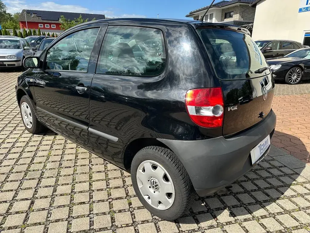 Gebraucht VW Fox Basis 75 PS (55 kW) 2007 Schwarz Kleinwagen