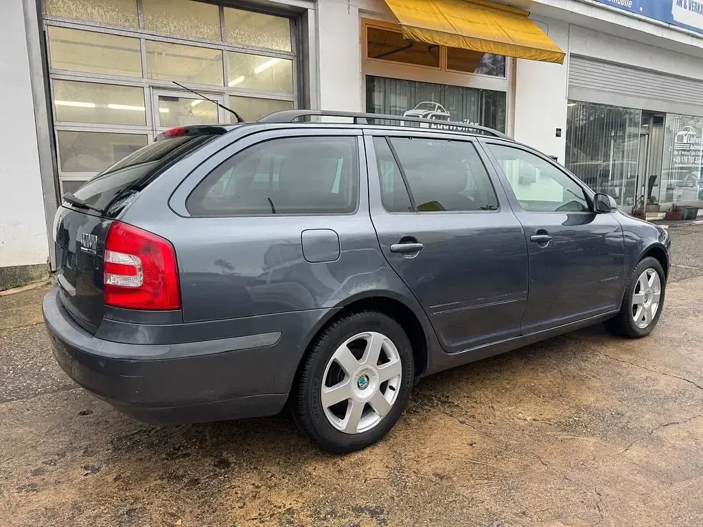 Gebraucht Skoda Octavia Elegance 105 PS (77 kW) 2008 Grau Kombi