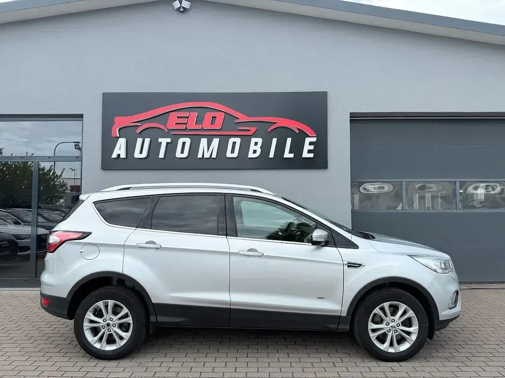 Usado Ford Kuga Titanium 182 HP (133 kW) 2017 Prateado SUV
