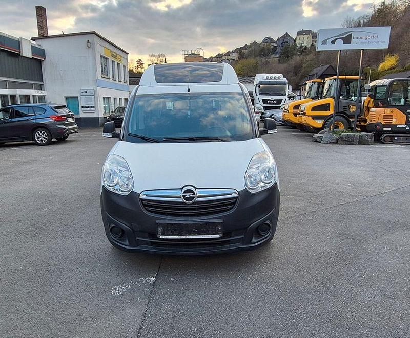 Gebraucht Opel Combo Selection 120 PS (88 kW) 2018 Weiß Van / Kleinbus