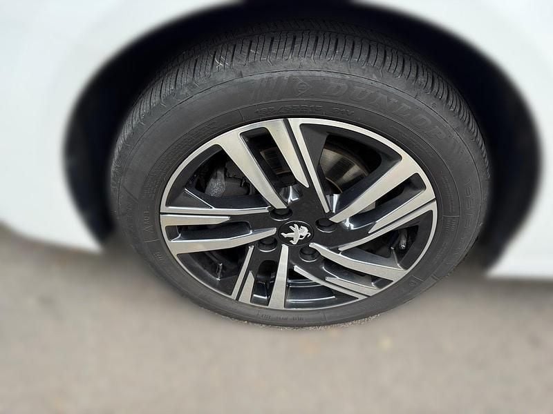 Gebraucht Peugeot 208 Active 101 PS (74 kW) 2023 Weiß Kleinwagen