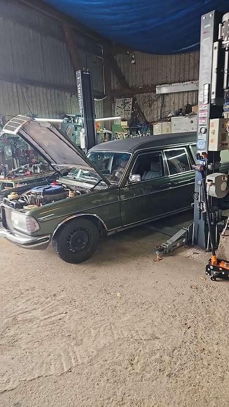 Gebraucht Mercedes 250 120 PS (88 kW) 1979