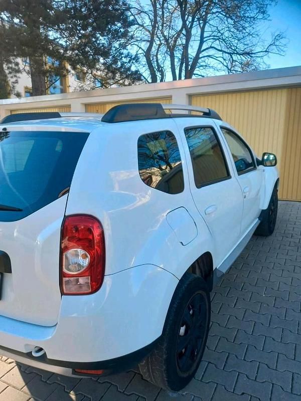 Second-hand Dacia Duster 105 CP (77 kW) 2012 Alb SUV