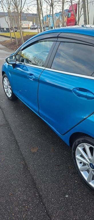 Blau Gebraucht 2013 Ford Fiesta Titanium Limousine | 5.999 € (Fairer Preis) - Bild 1/4