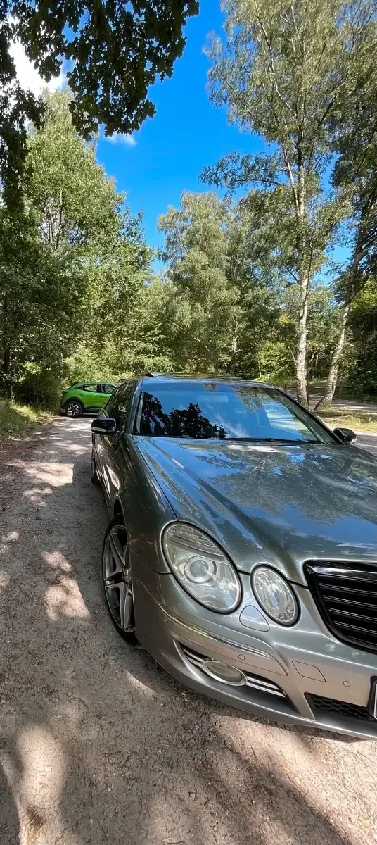 Gebraucht Mercedes E200 Avantgarde 300 PS (220 kW) 2009 Grau Limousine