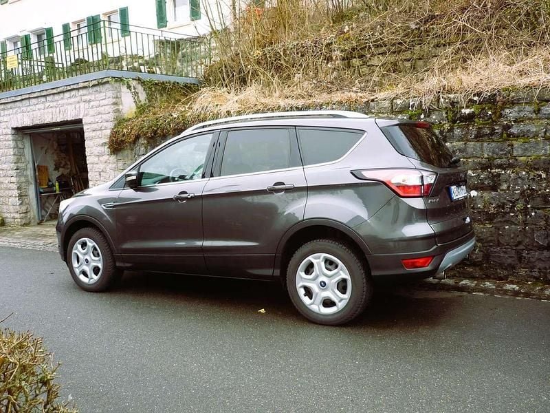 Gebraucht 2017 Ford Kuga Trend SUV | 10.995 € (Superpreis) - Bild 1/4