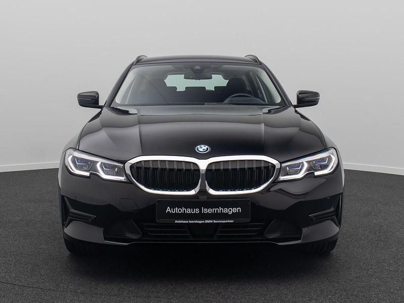 Gebraucht BMW 330e Sport Line 292 PS (214 kW) 2022 Schwarz ii668 Kombi