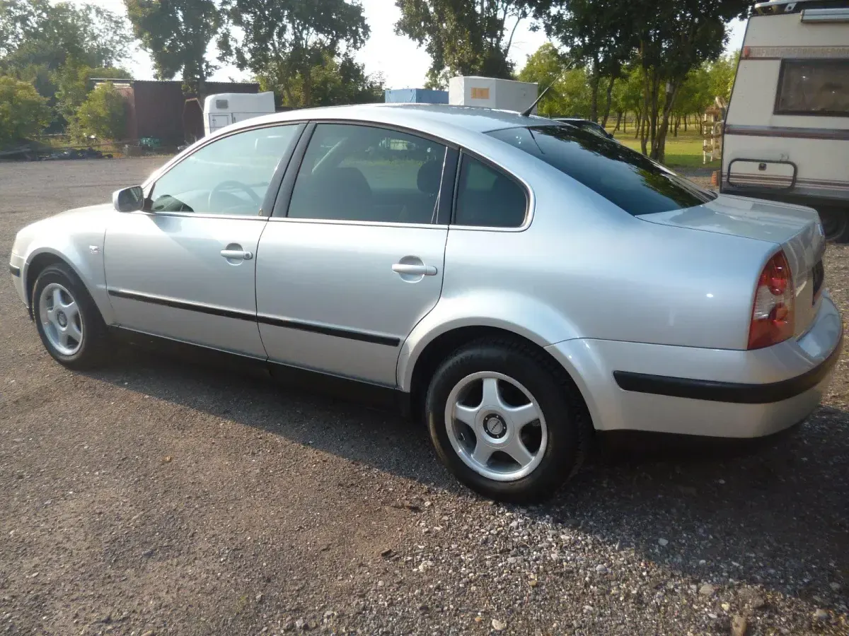 Gebraucht VW Passat Family 131 PS (96 kW) 2002 Silber Limousine