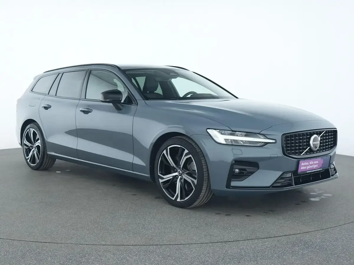 Gebraucht Volvo V60 Plus 250 PS (183 kW) 2022 Thunder grey Kombi