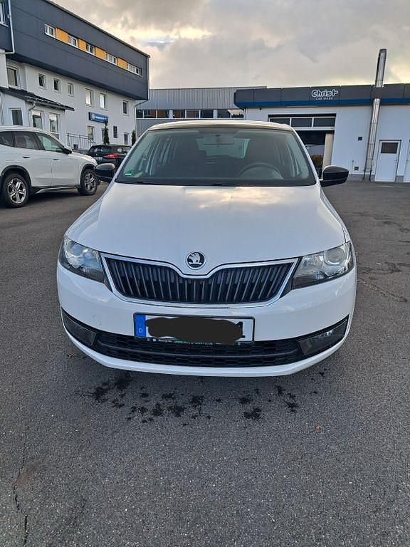 Gebraucht Skoda Rapid Active 105 PS (77 kW) 2014 Weiß Limousine