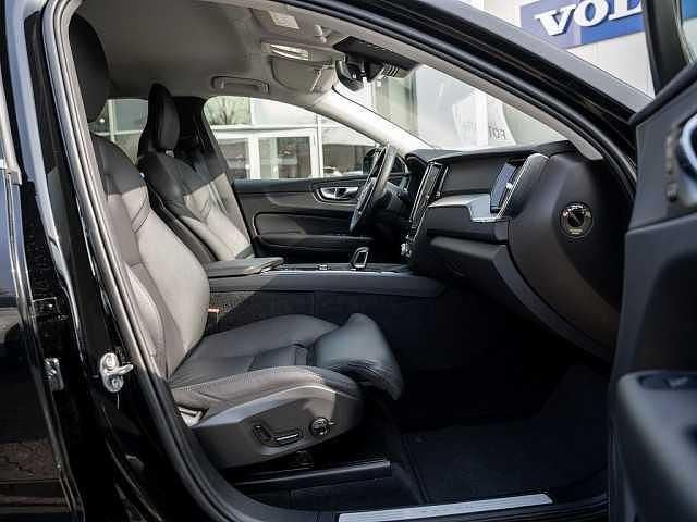 Gebraucht Volvo XC60 Plus 197 PS (144 kW) 2022 Black solid stone SUV
