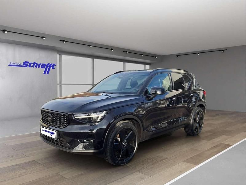Onyx black / metallic (metallic) Gebraucht 2025 Volvo XC40 Ultra SUV | 41.400 € (Teuer) - Bild 1/4