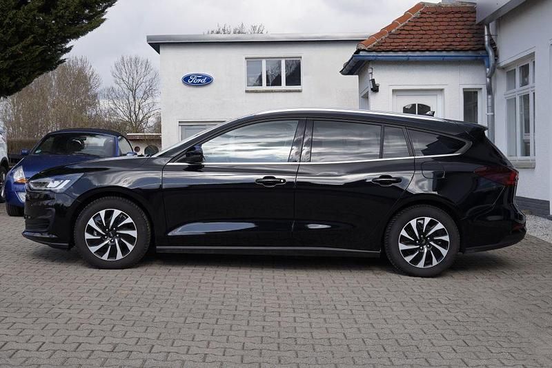 Gebraucht Ford Focus Titanium 125 PS (91 kW) 2025 Schwarz Limousine