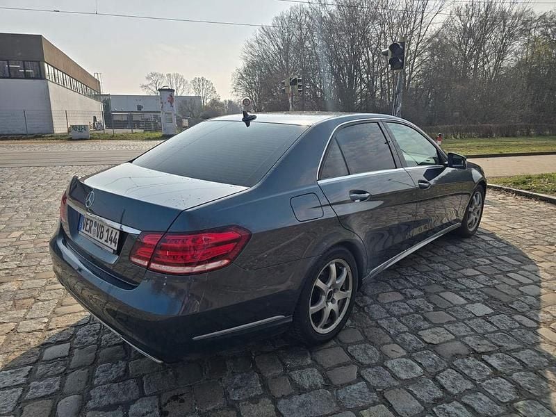 Gebraucht Mercedes E200 Elegance 184 PS (135 kW) 2013 Silber Limousine
