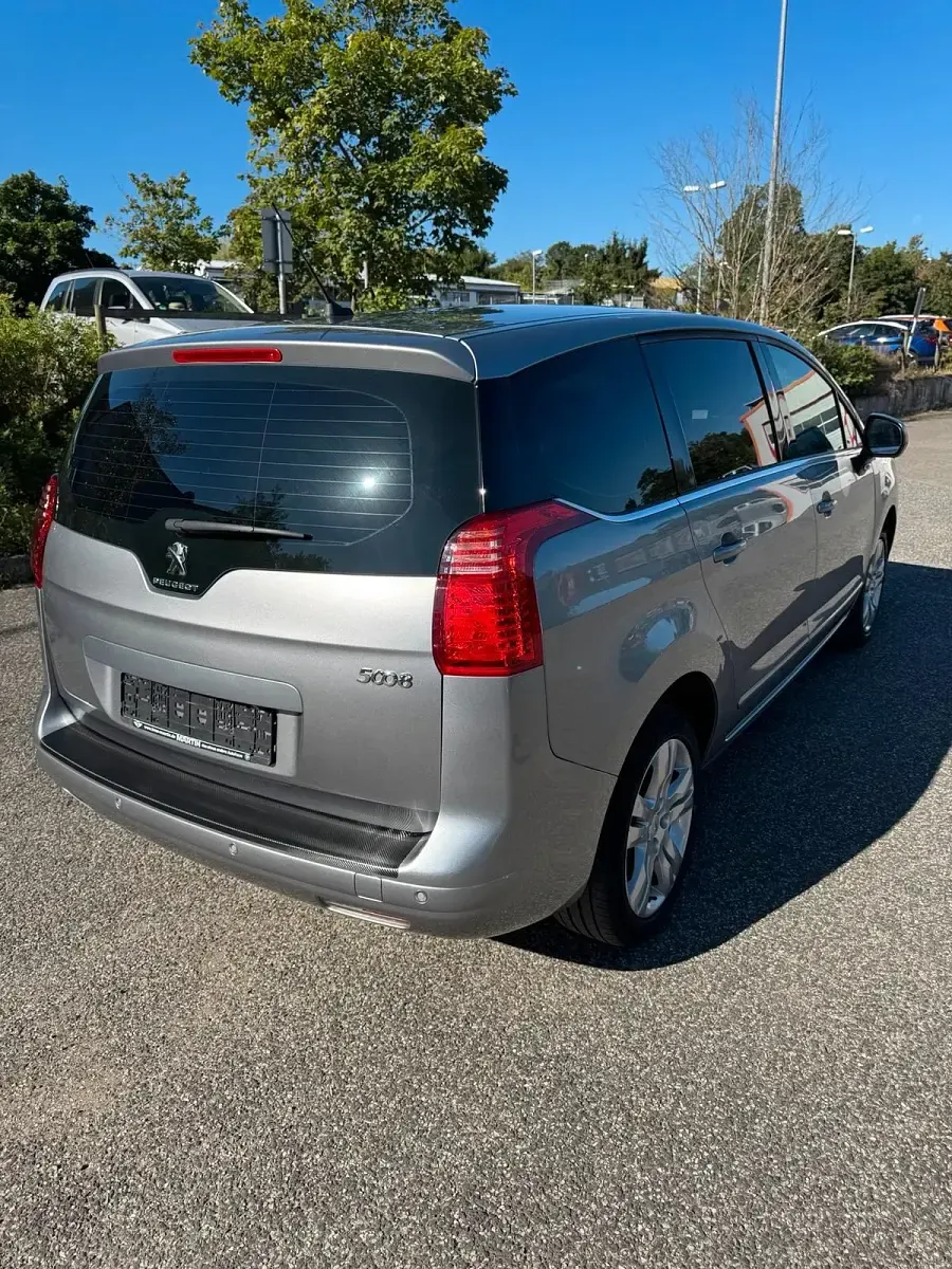 Gebraucht Peugeot 5008 114 PS (83 kW) 2014 Silber Van / Kleinbus