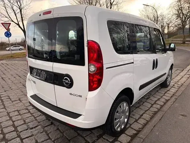 Używany Opel Combo Edition 151 KM (111 kW) 2015 Biały Minivan