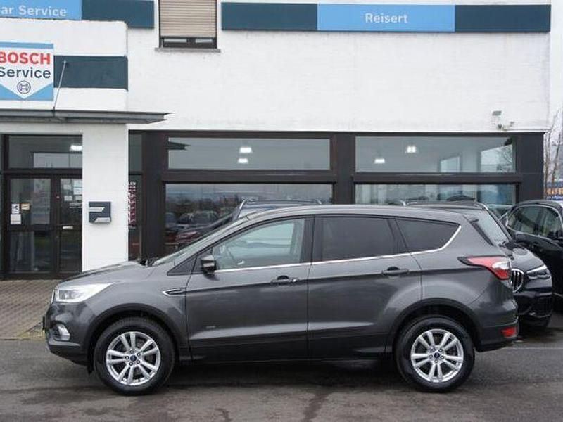 Gebraucht Ford Kuga Titanium 150 PS (110 kW) 2018 Grau SUV