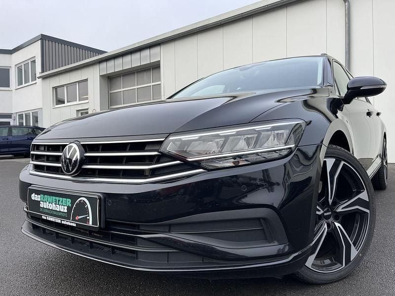 Schwarz Gebraucht 2021 VW Passat R-line Kombi | 19.860 € (Fairer Preis) - Bild 1/4