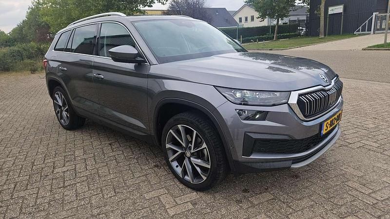 Grau Gebraucht 2023 Skoda Kodiaq Ambition SUV | 32.500 € (Fairer Preis) - Bild 1/4