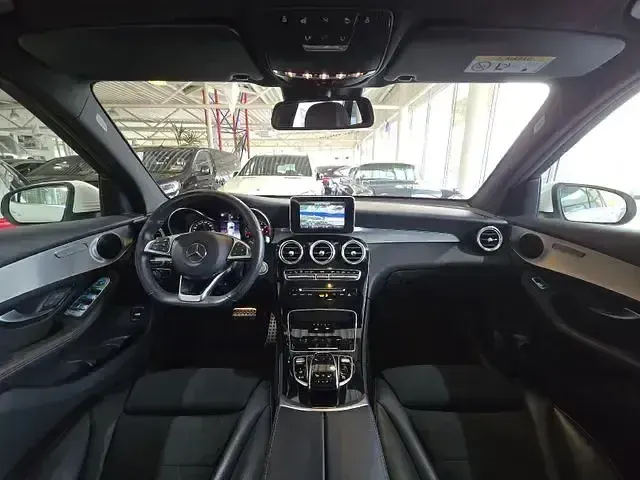 Gebraucht Mercedes GLC250 AMG line 211 PS (155 kW) 2019 Weiß SUV
