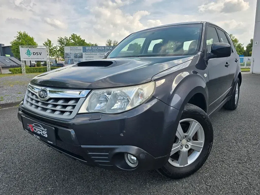 Usado Subaru Forester Active 147 CV (108 kW) 2012 Gris SUV