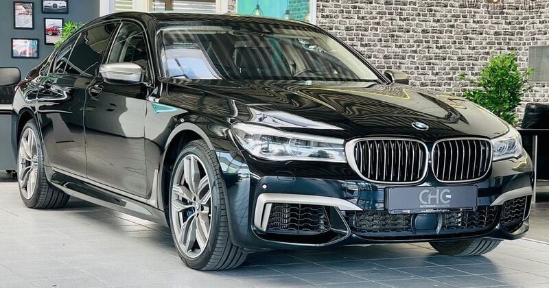 Black sapphire Gebraucht 2017 BMW M760 M Sport Limousine | 41.650 € (Guter Preis) - Bild 1/4