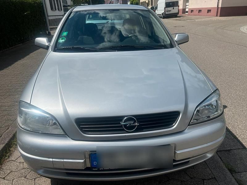 Grau Gebraucht 2000 Opel Astra Limousine | 1.450 € (Fairer Preis) - Bild 1/4