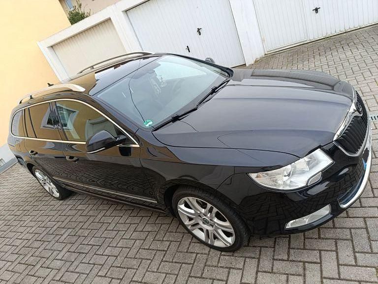 Gebraucht Skoda Superb 160 PS (117 kW) 2010 Schwarz Kombi