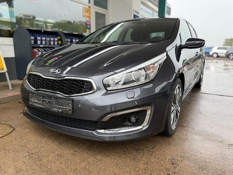 Grau Gebraucht 2016 Kia Ceed Limousine | 7.990 € (Superpreis) - Bild 1/4