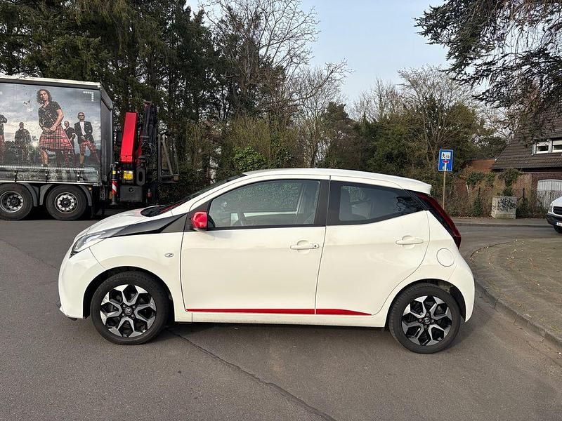 Gebraucht Toyota Aygo 72 PS (52 kW) 2018 Weiß Kleinwagen