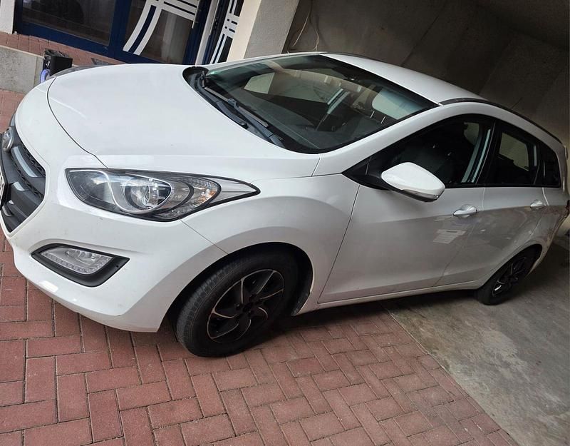 Weiß Gebraucht 2015 Hyundai i30 Style Kombi | 5.350 € (Fairer Preis) - Bild 1/4