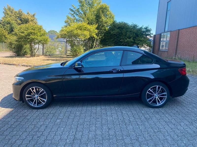 Schwarz Gebraucht 2019 BMW 230 Sport Line Coupé | 19.999 € (Superpreis) - Bild 1/4
