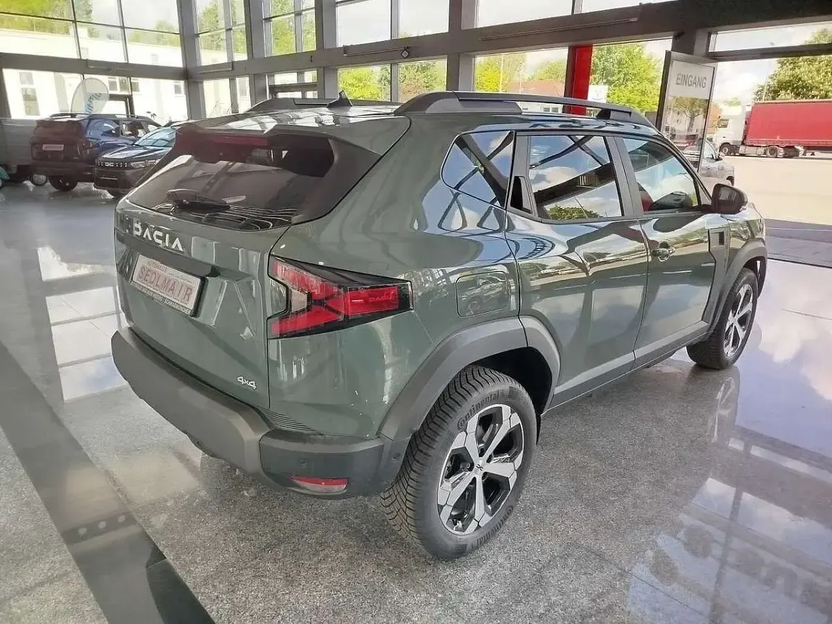 Neu Dacia Duster Journey 154 PS (113 kW) 2026 Zederngrün SUV